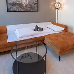 Appartement Modern Und Ruhig, Mit Garage & Ps4, Nahe Messe, Rue Und Uniklinik, Voll Ausgestattete Kueche, Bad Mit Dusche Und Badewanne *